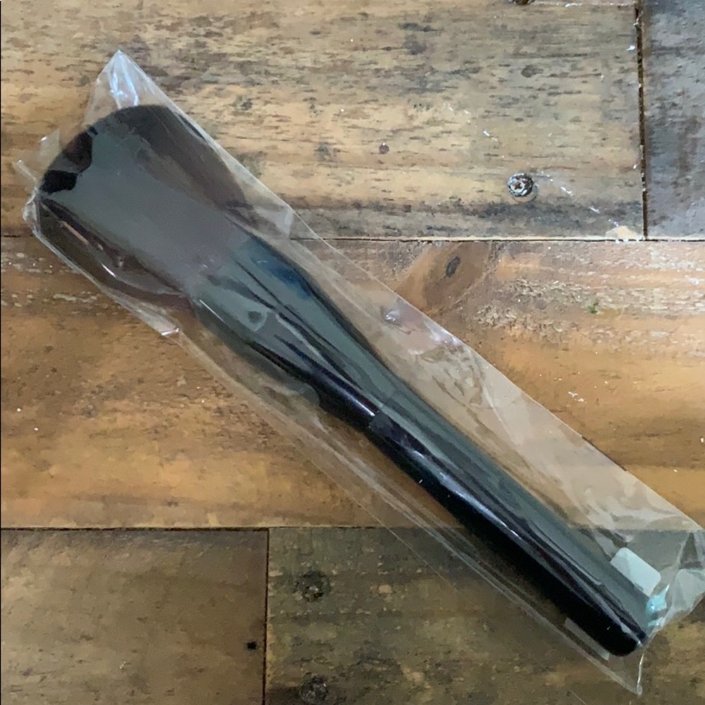 Savvy Minerals Veil Brush